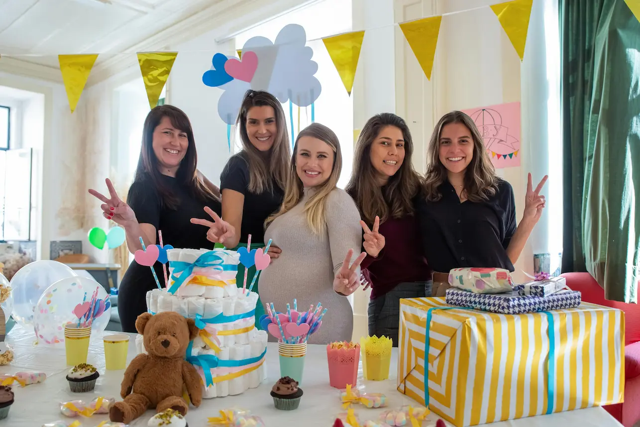 Baby shower con decoración - Confirmalia para baby showers